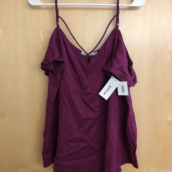 Flouncy cold shoulder top - Picture 4 of 6